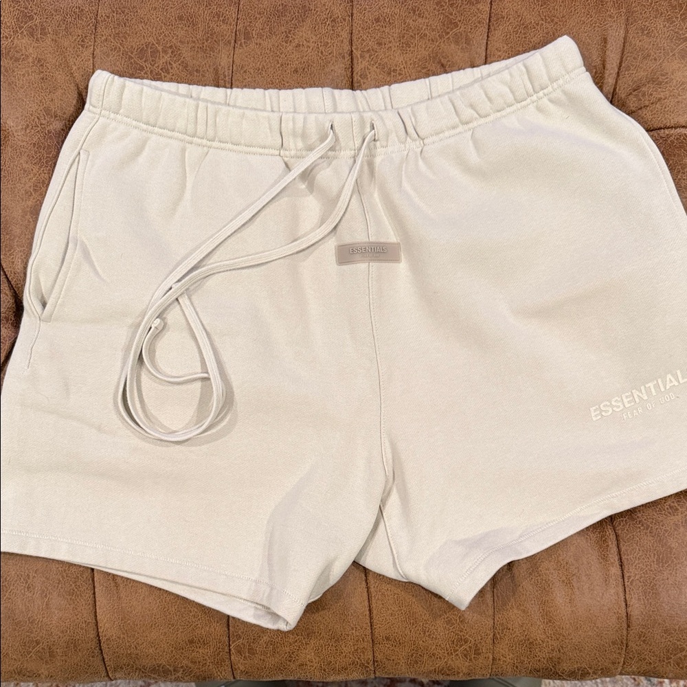 Fear of God Essentials Sweat Shorts – Light Oatmeal (Size L)
